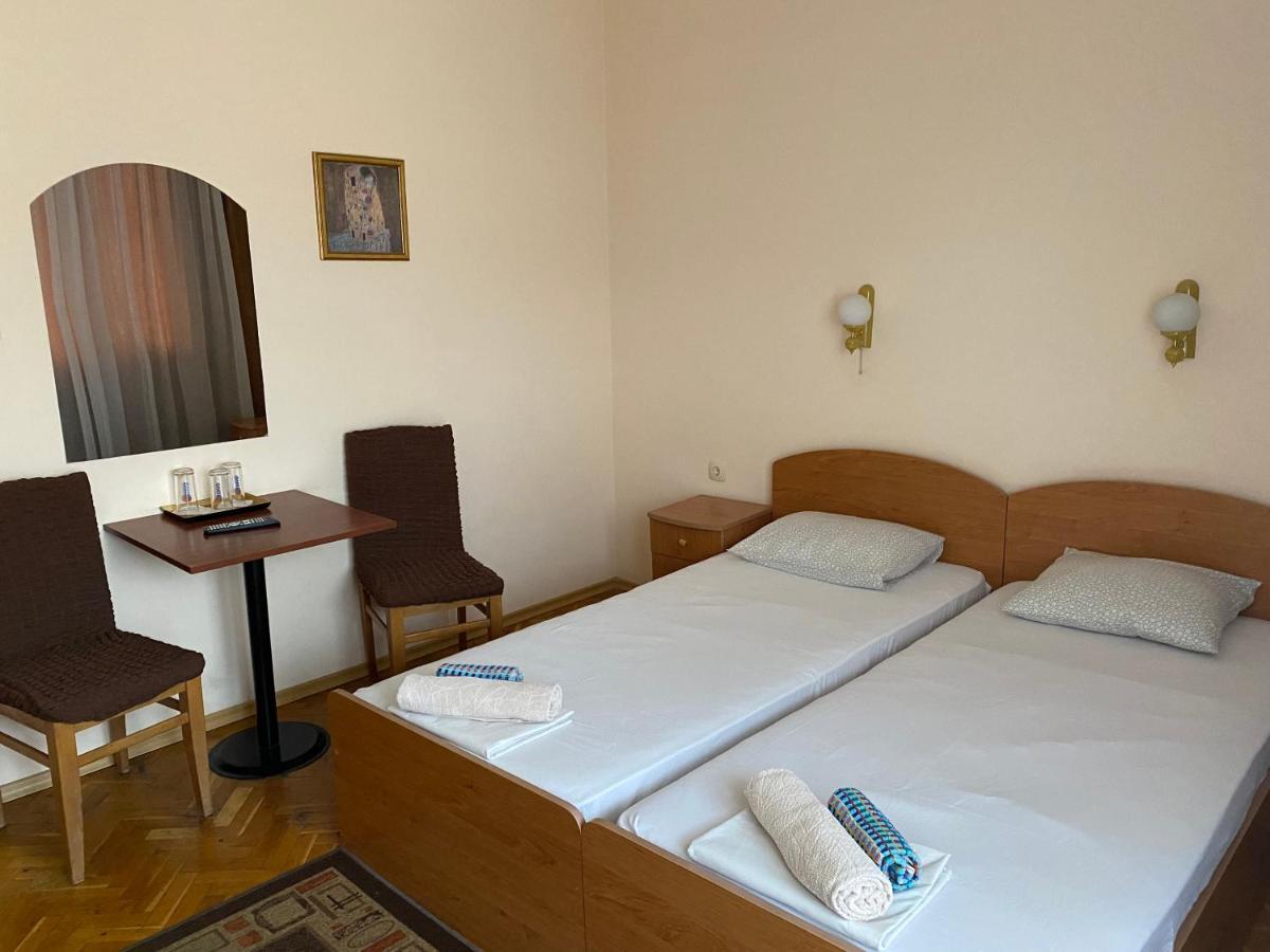 Family Hotel "May" Petrič Esterno foto